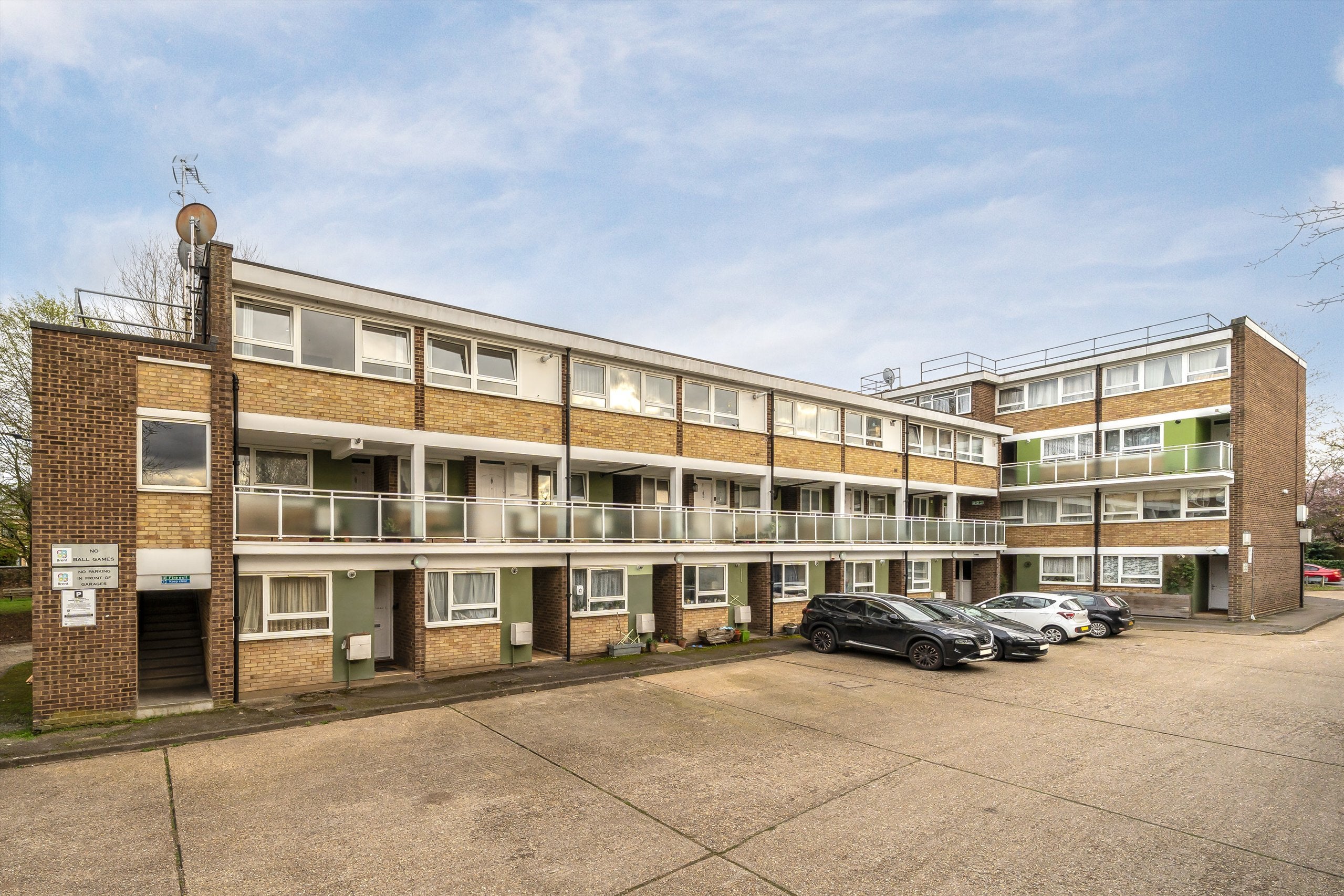 Flat Willesden Lane in Greater London
