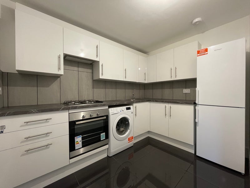 Room Station Road in Greater London