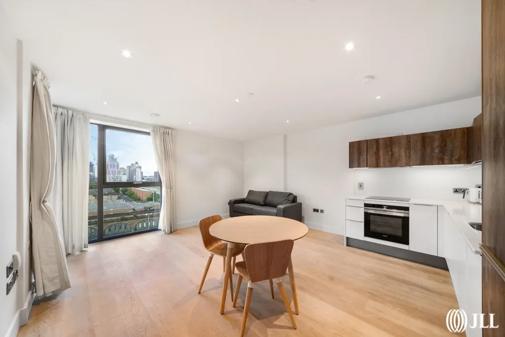 Flat Lockington Road in Greater London