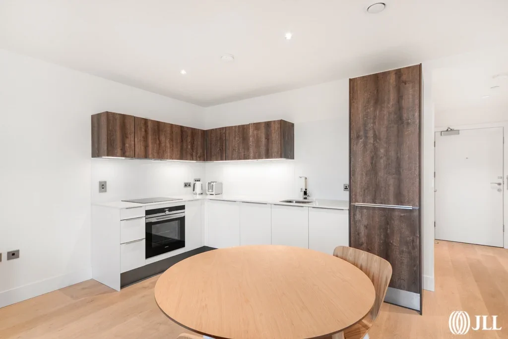Flat Lockington Road in Greater London