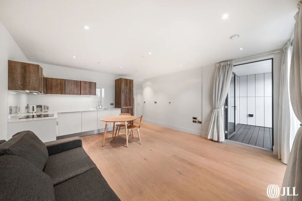 Flat Lockington Road in Greater London