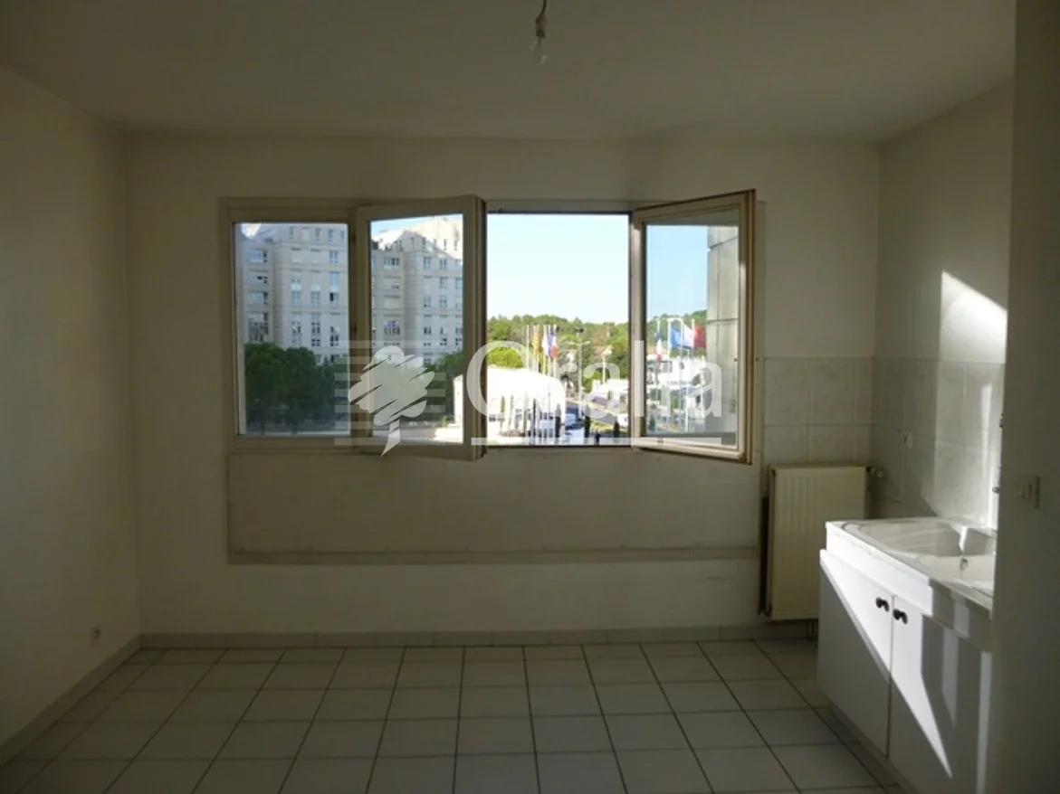 Flat Place du Parnasse in Montpellier