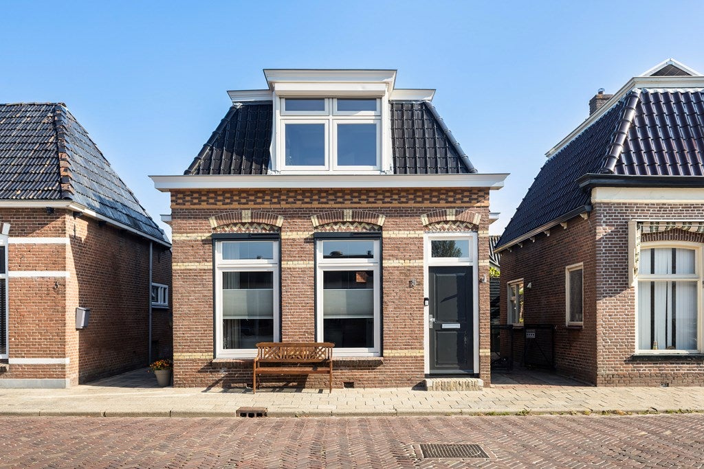 Huis van Burmaniastraat 5 in St.-Annaparochie