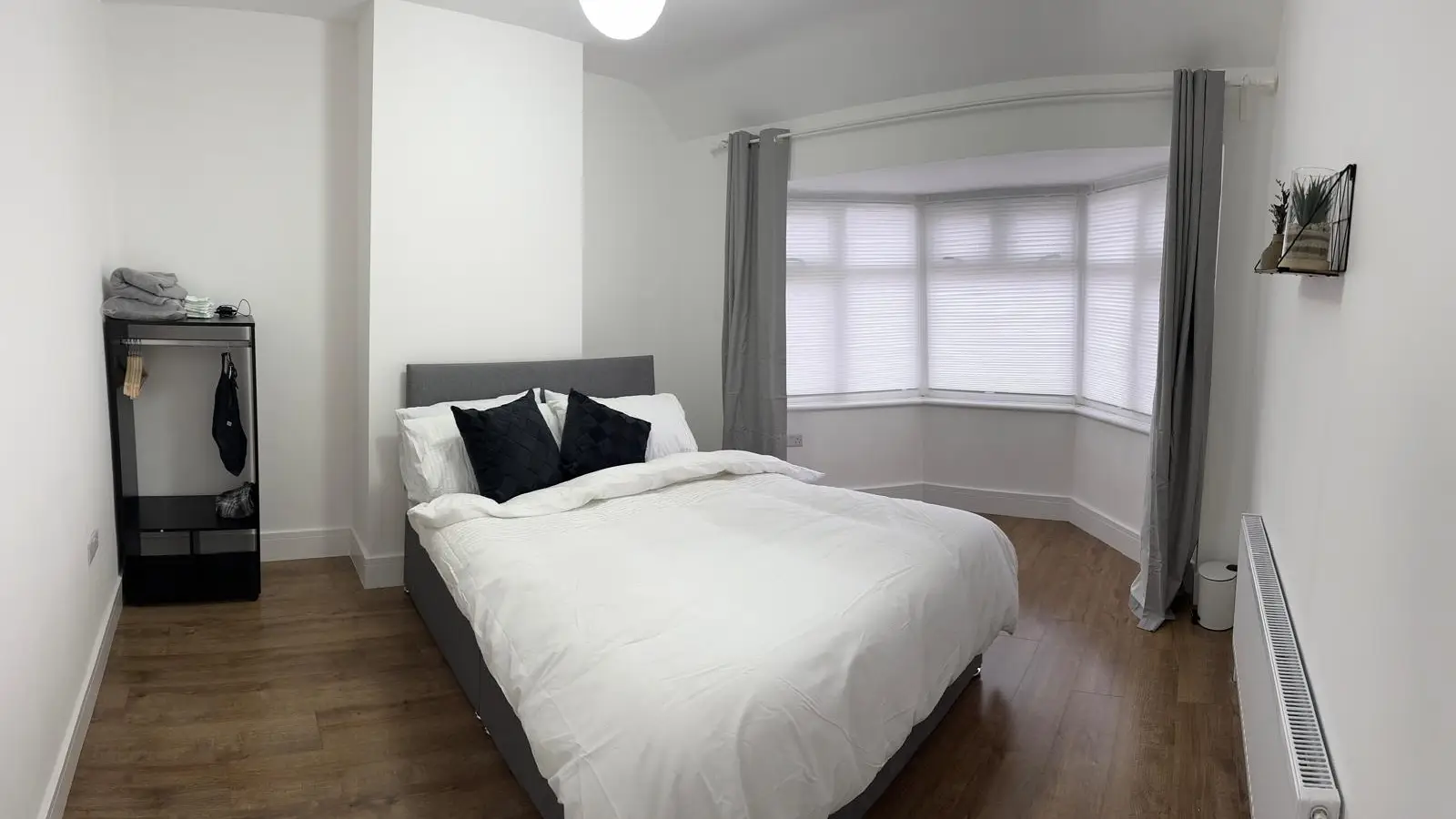 Flat Oakington Manor Drive in Greater London