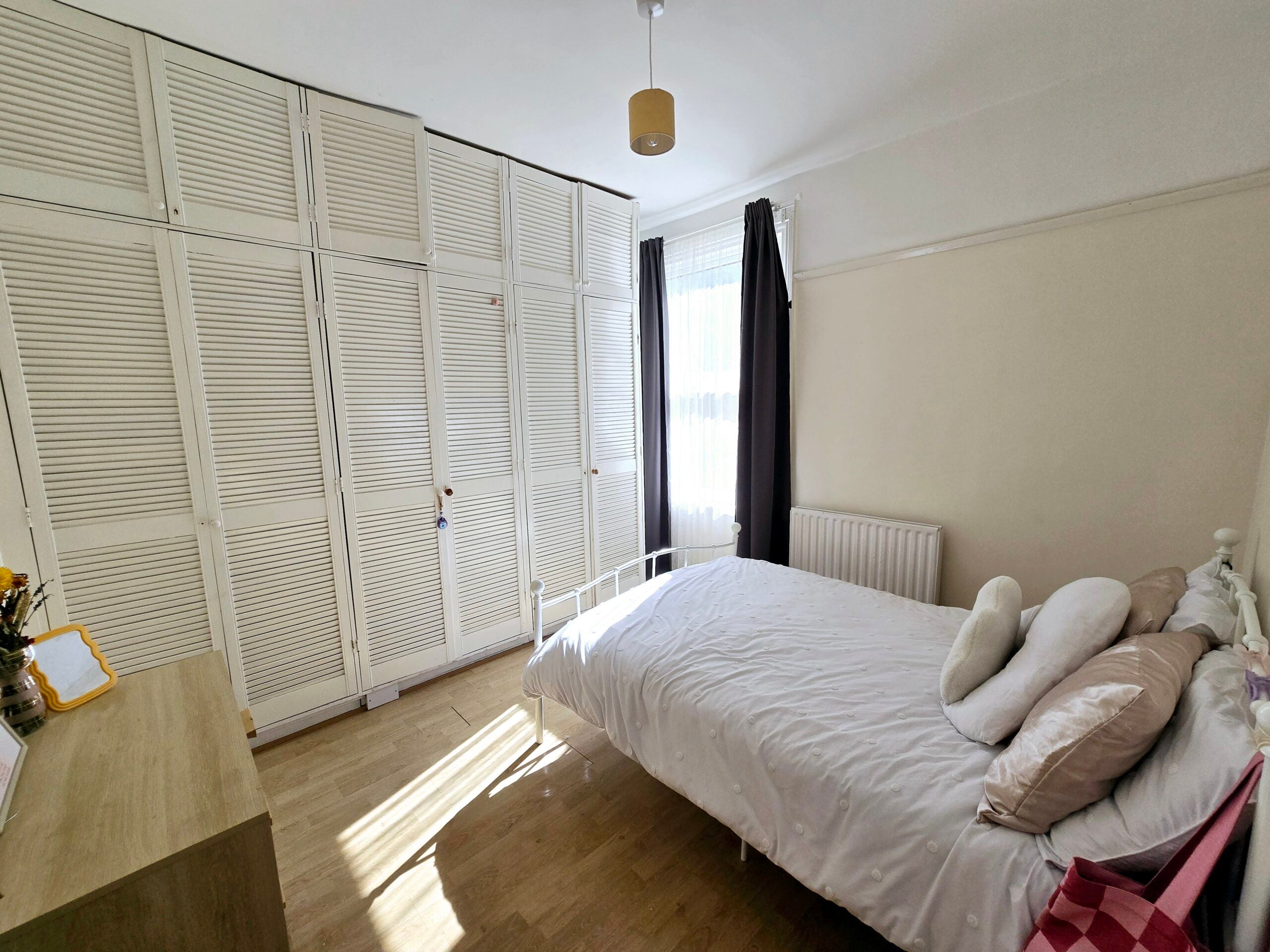 Flat St James Street in Cheltenham