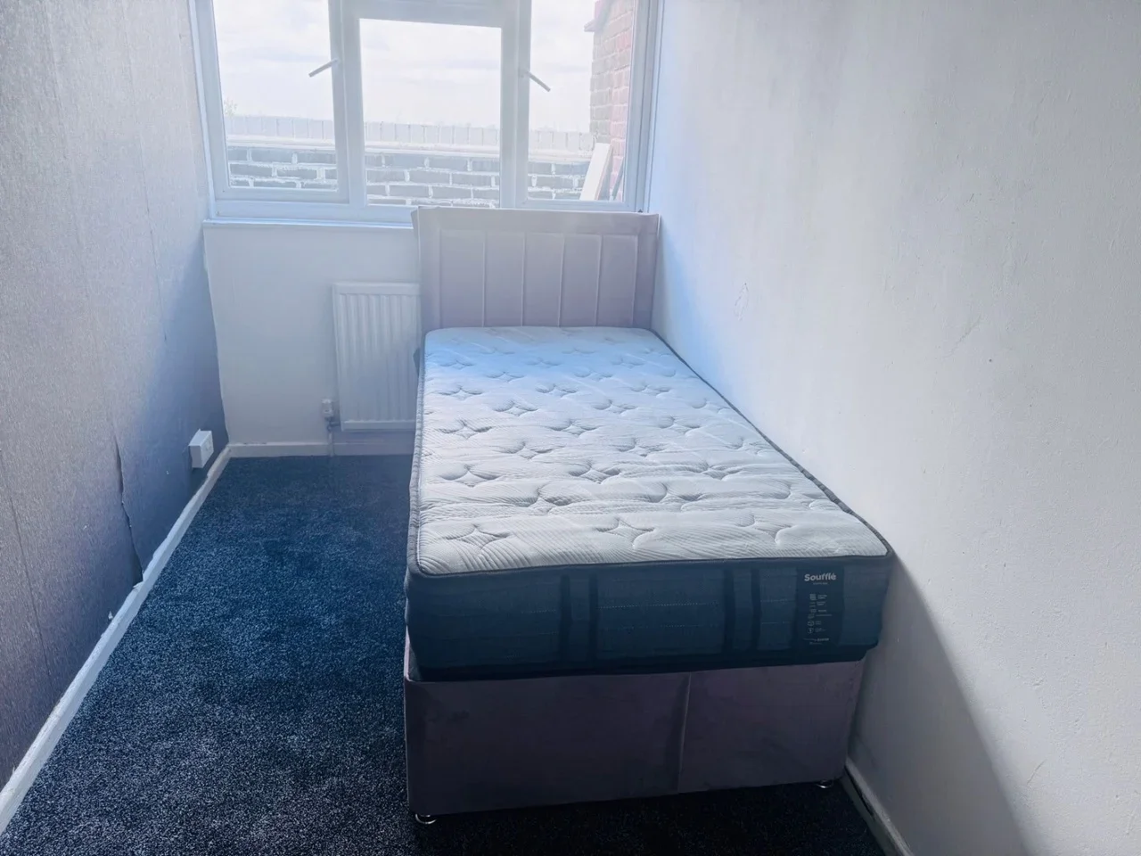 Room Marine Court in Purfleet-on-Thames