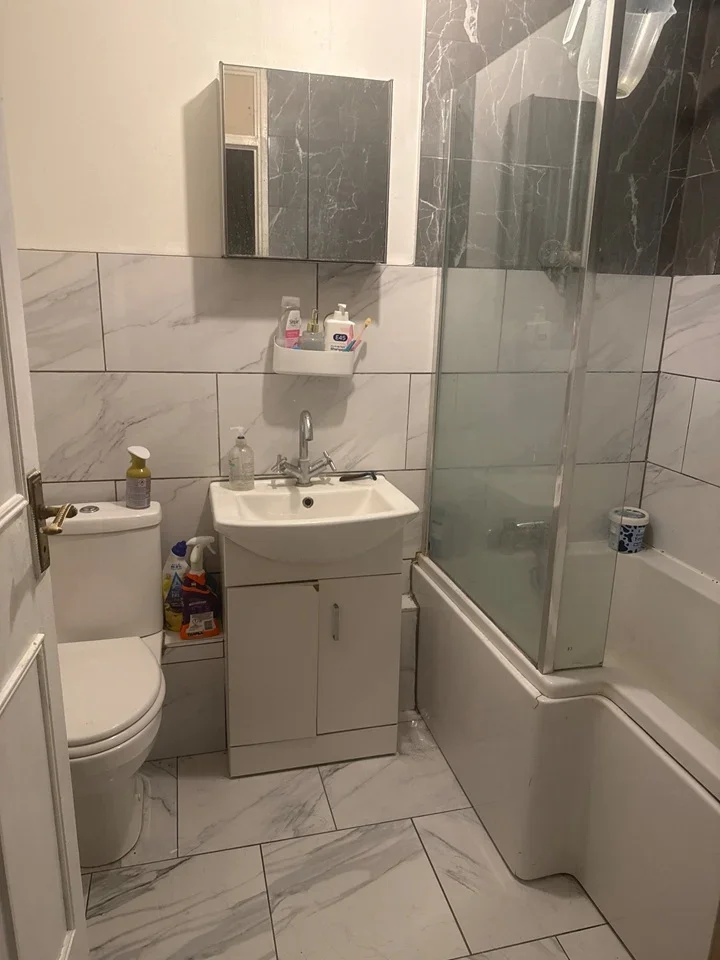 Room Marine Court in Purfleet-on-Thames
