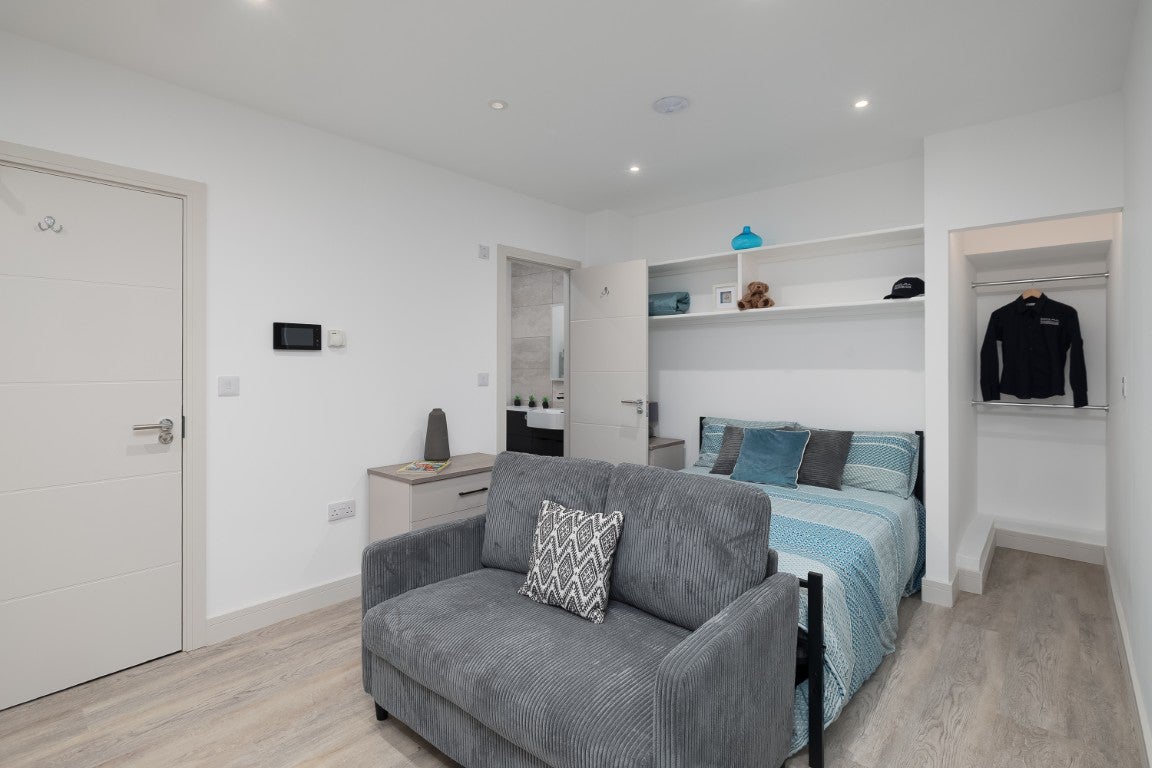 Room North Hill in Plymouth