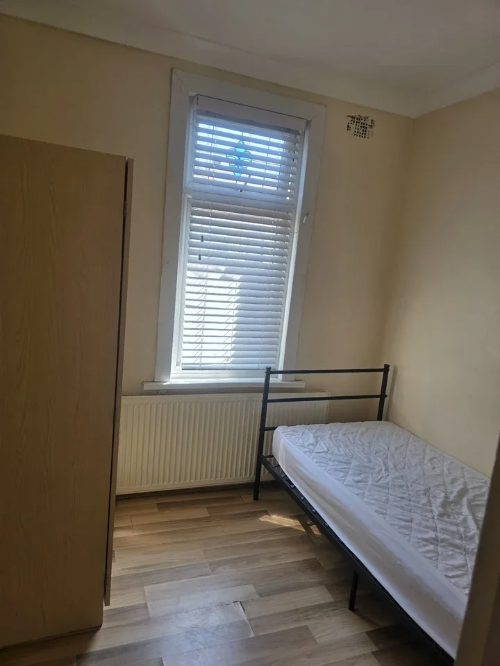 Room Gardner Road in Greater London
