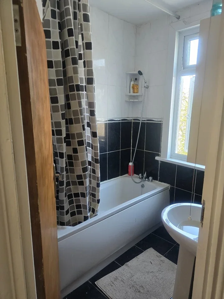 Room Gardner Road in Greater London
