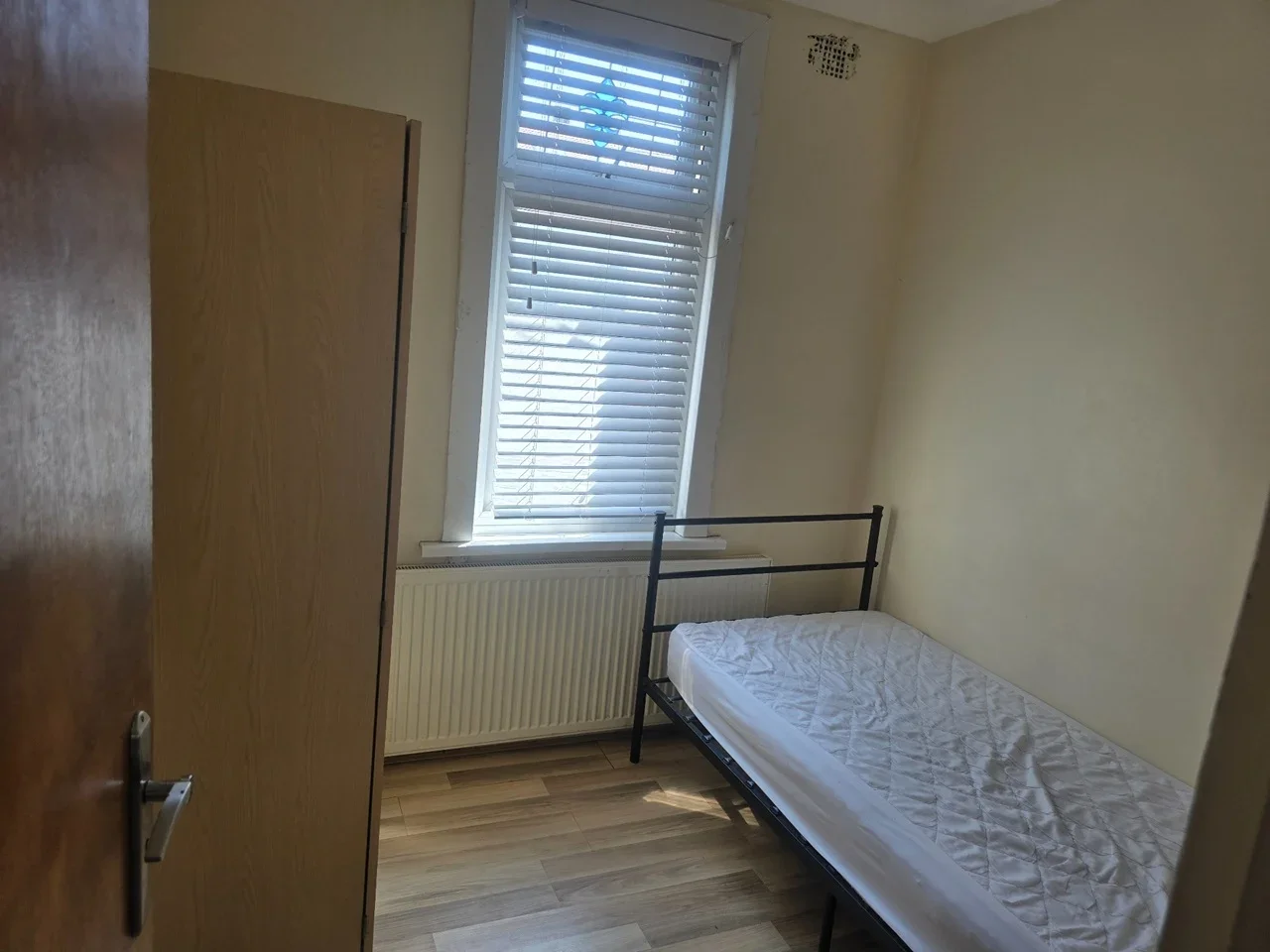 Room Gardner Road in Greater London