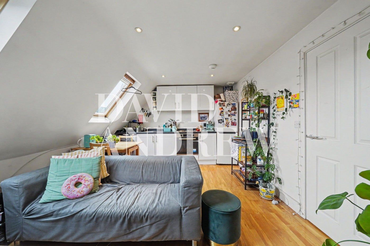 Flat Athelstane Mews in Greater London