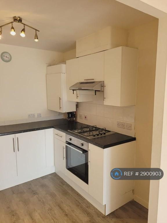Flat Macarthur Close in Greater London
