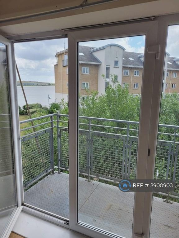 Flat Macarthur Close in Greater London
