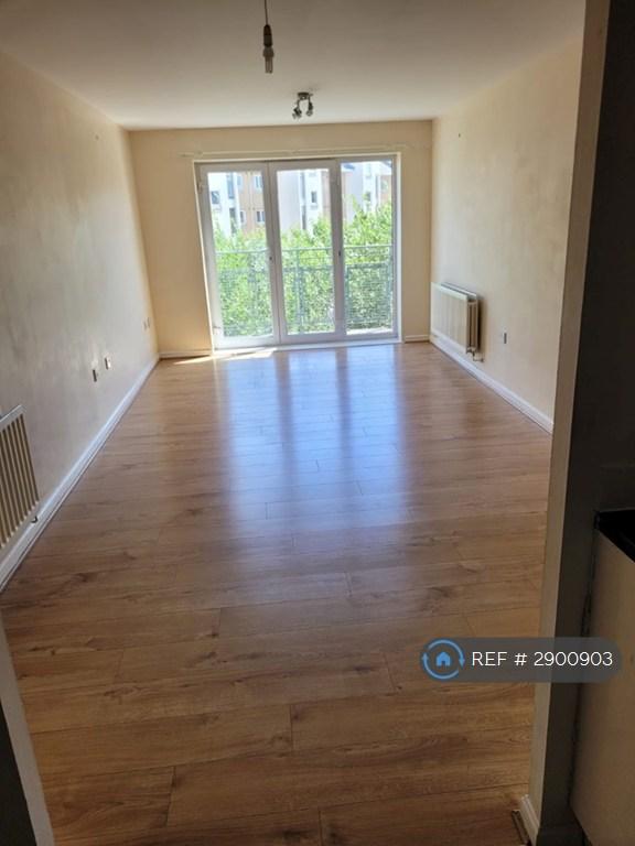 Flat Macarthur Close in Greater London