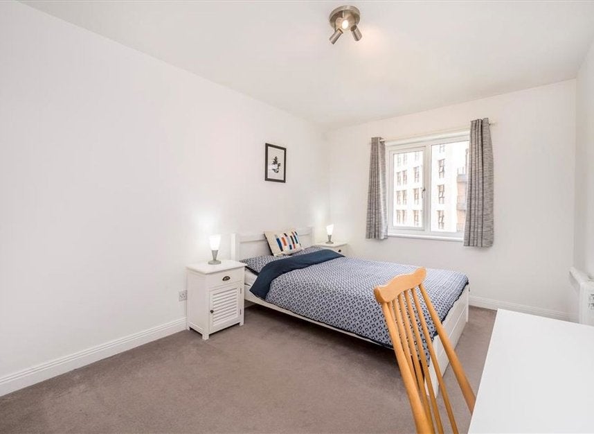 Flat Webber Street in Greater London