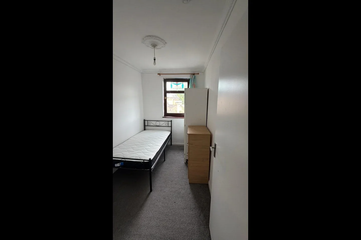 Room Finchs Court in Greater London