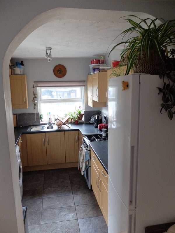 Room Woodbine Road in Bristol