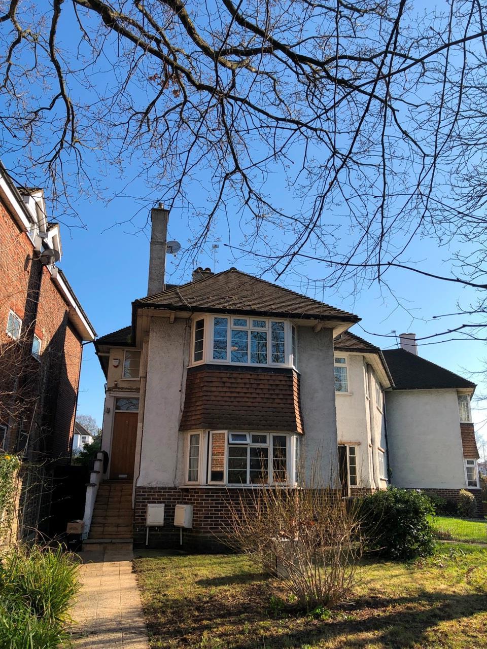 Flat King's Avenue in Greater London