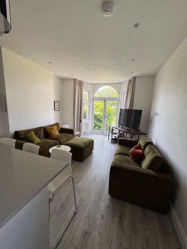 Flat Bushnell Road in Greater London