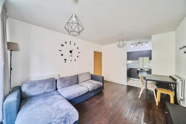 Flat Devons Road in London