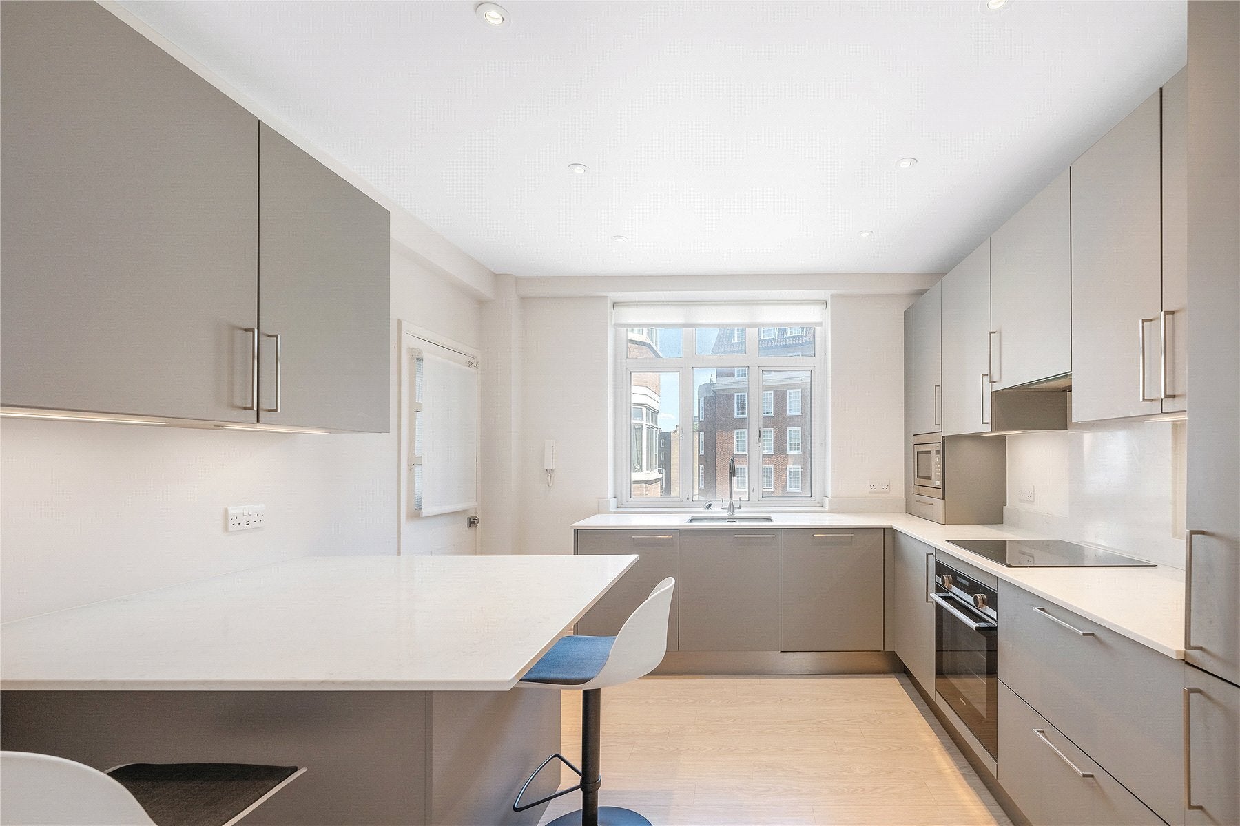 Flat Old Brompton Road in Greater London