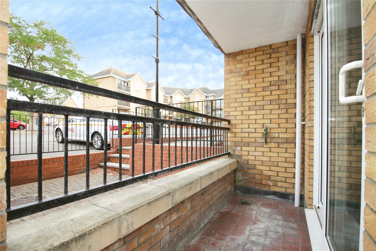Flat Osier Drive in Basildon