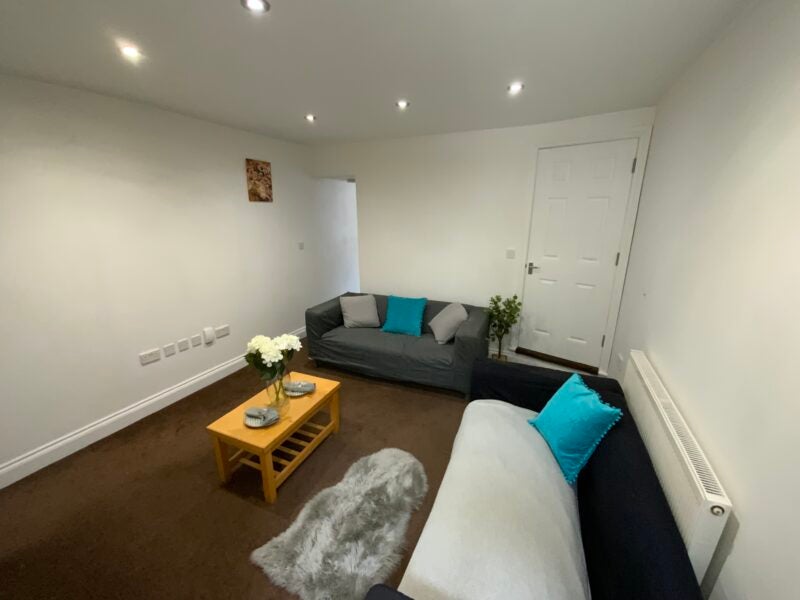 Room Markenfield Road in Guildford