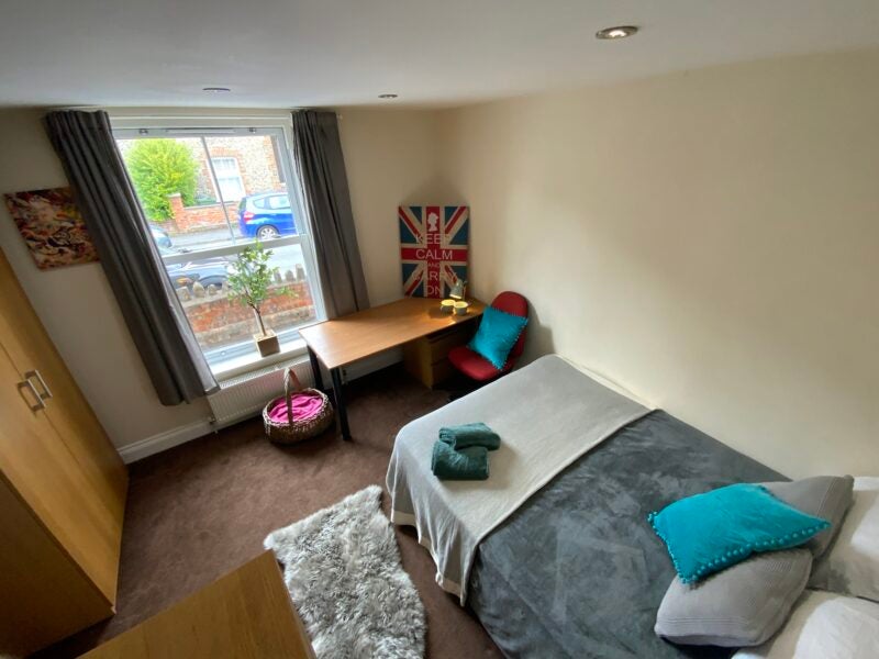 Room Markenfield Road in Guildford