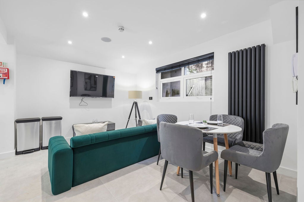 Room Hanover Street in Swansea