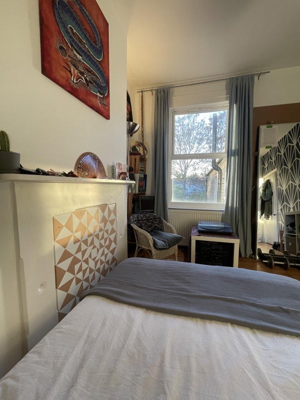 Room Park Road in Greater London