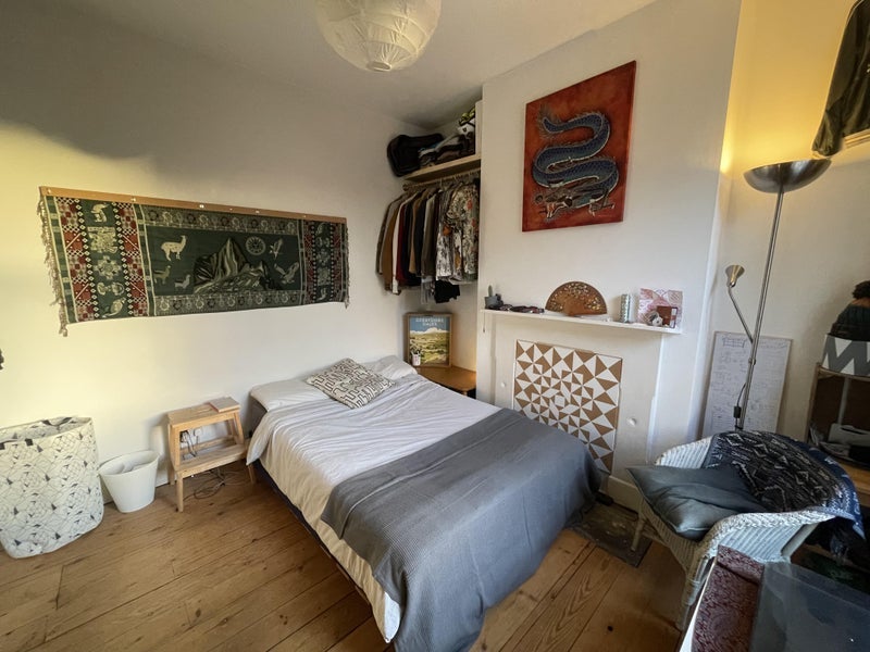 Room Park Road in Greater London