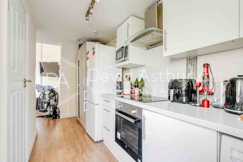 Flat Wells Road in Greater London