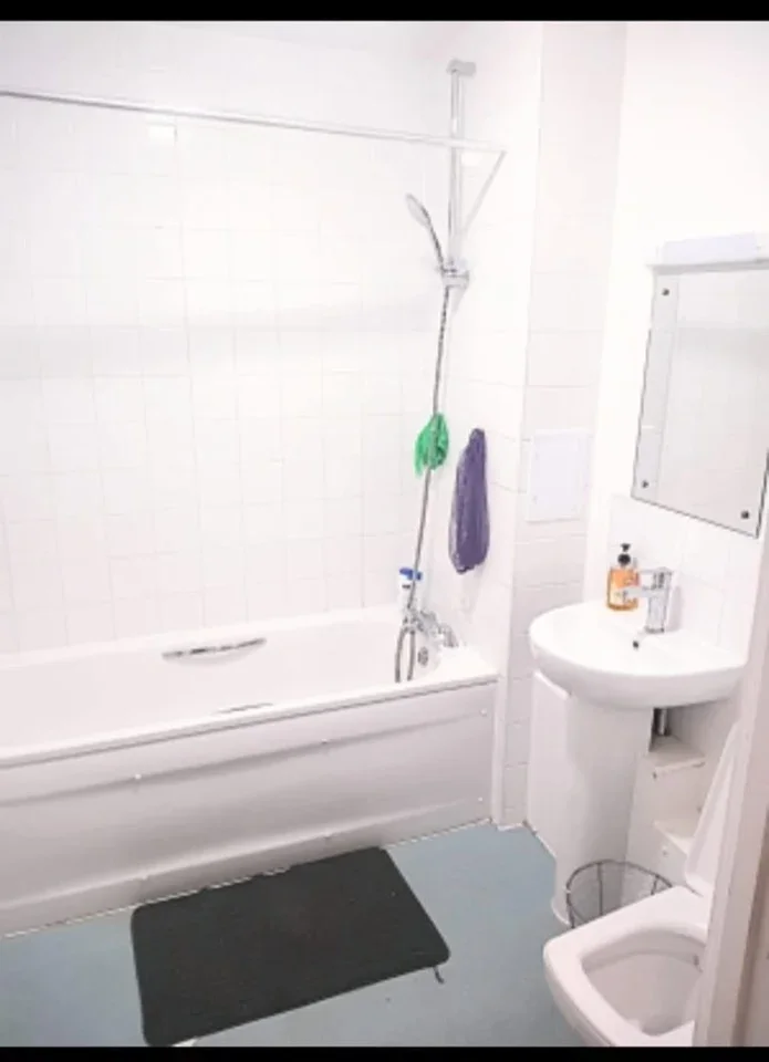 Room Fernhill Court in Greater London