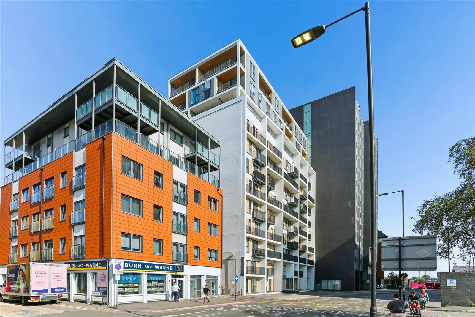 Flat Sutton Court Road in Greater London