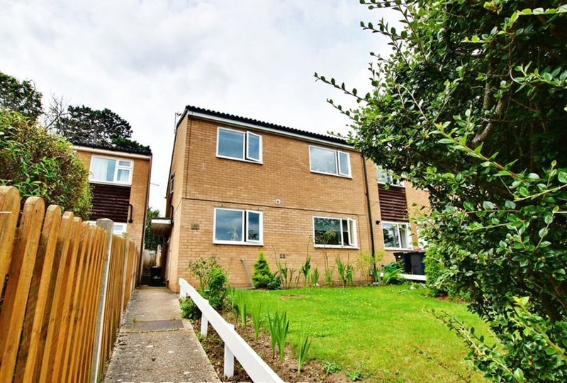 Room Dykes Way in Greater London
