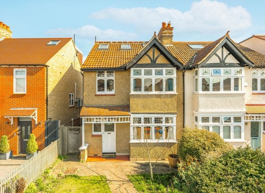 House Poplar Road in Greater London
