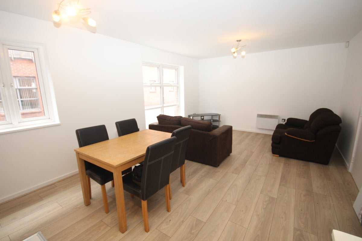 Flat Russell Street in Chester