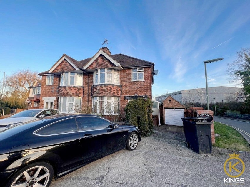 House Ash Grove in Guildford
