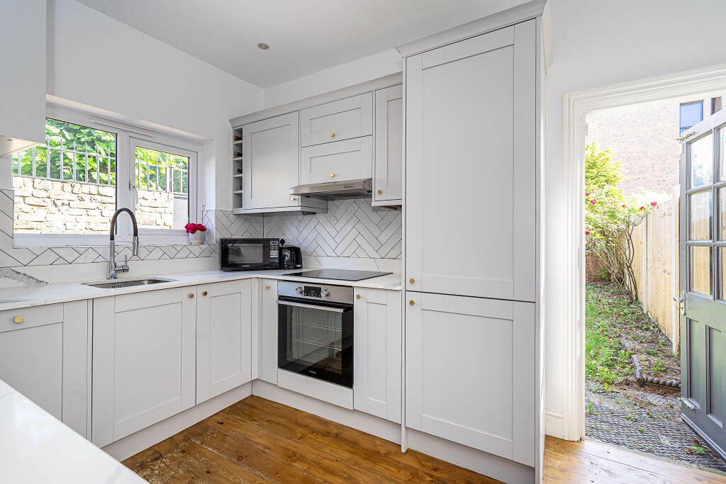 Flat Seaford Road in Greater London