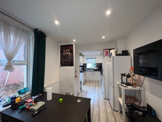 Room Thackeray Road in Southampton