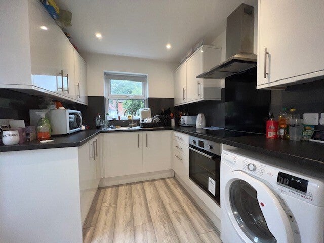 Room Thackeray Road in Southampton