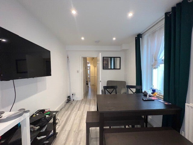 Room Thackeray Road in Southampton