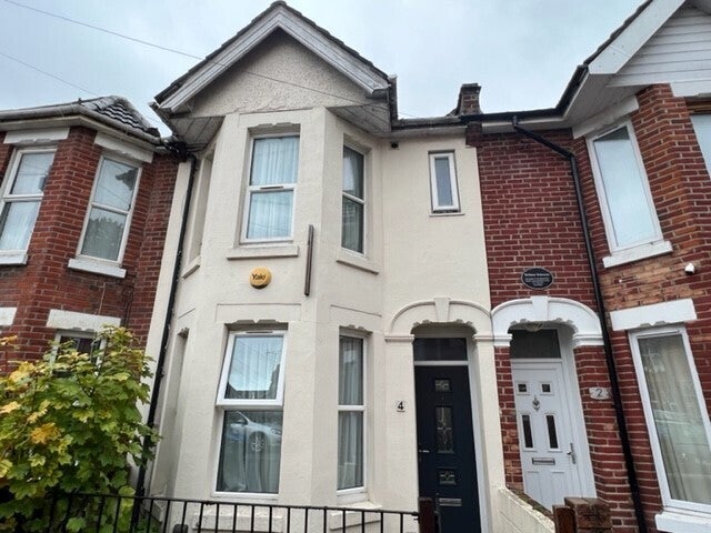 Room Thackeray Road in Southampton