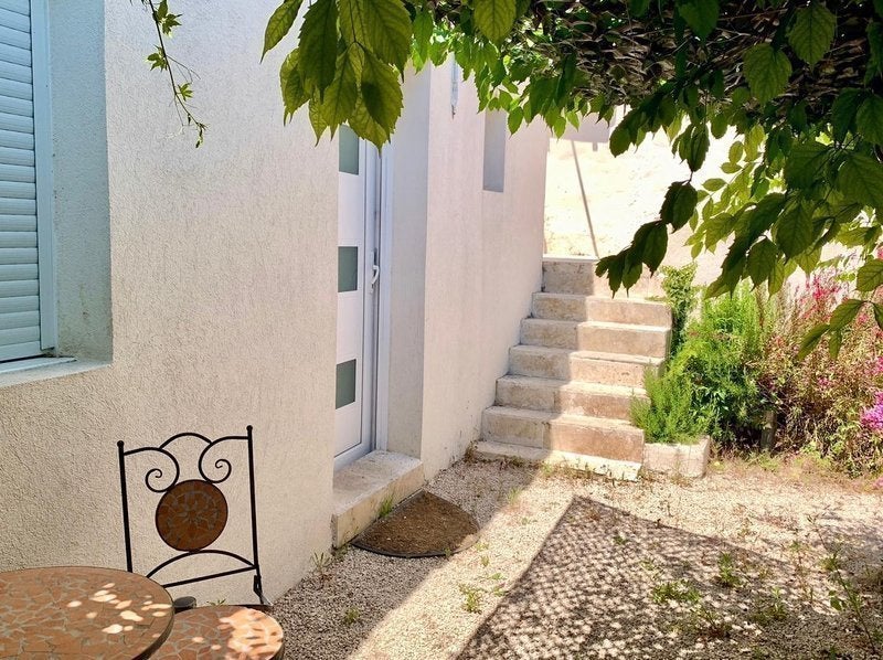 Flat Avenue de Roquefavour in Marseille