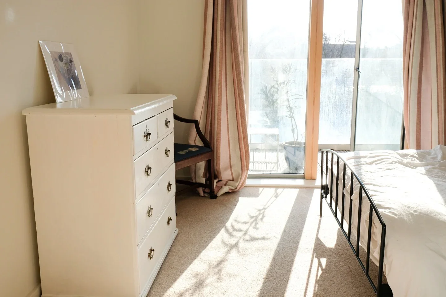 Flat Kew Bridge Road in Greater London