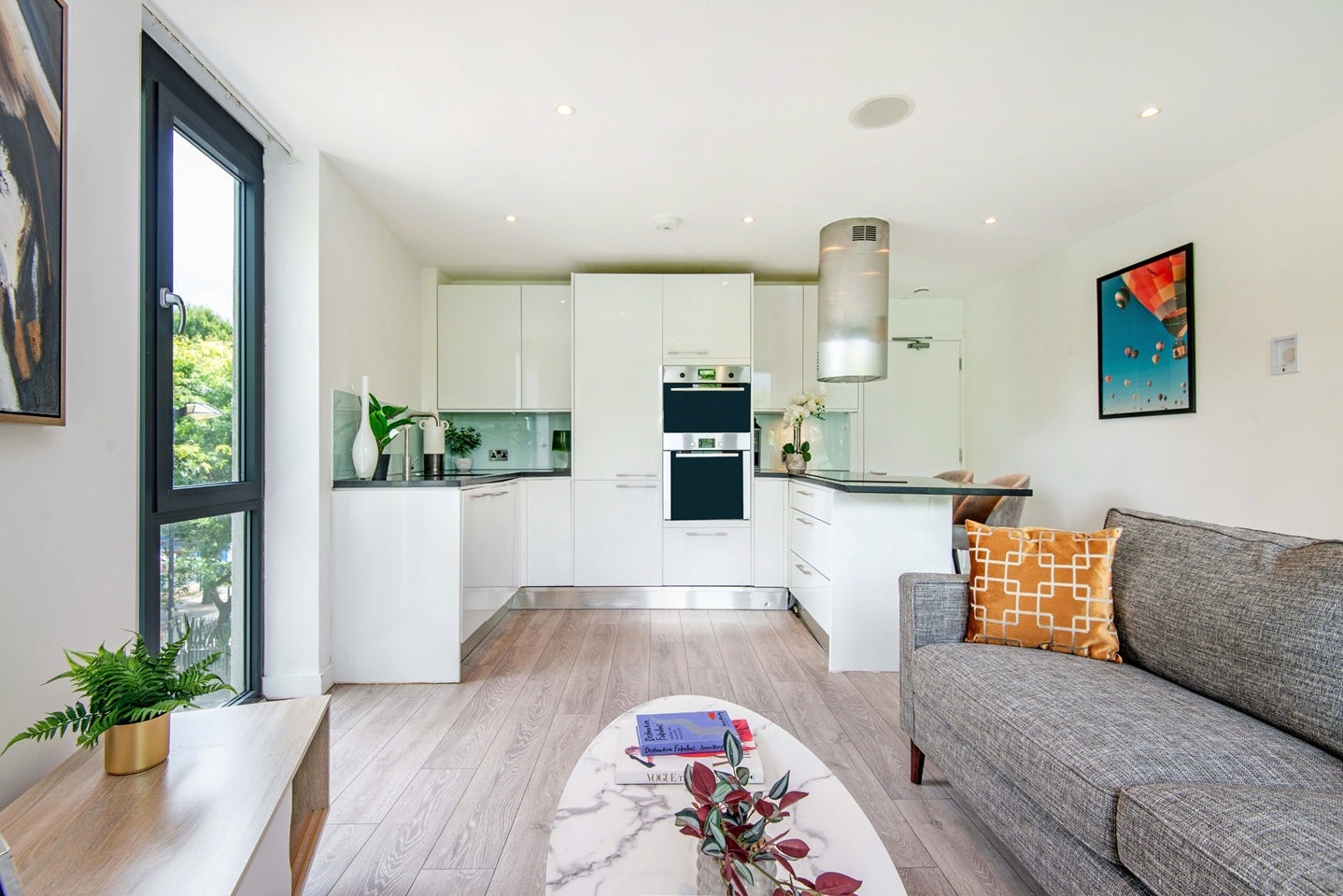 Flat Tavistock Crescent in Greater London