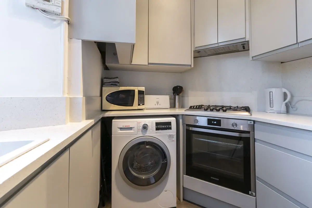 Flat Upper Grove Place in City of Edinburgh