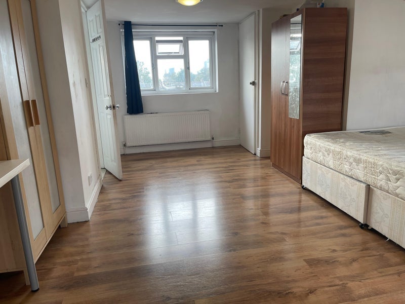 Room Frith Road in Greater London