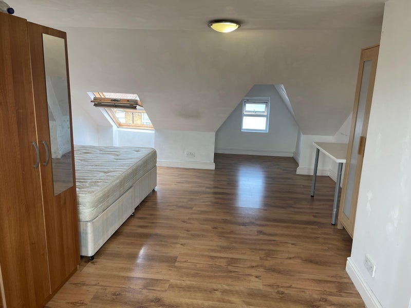 Room Frith Road in Greater London